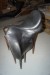 Bates Innova 17 inch Between Bum has placed on both wide Spanish horse and between type DV. The saddle is in good condition, has minor use errors but none of the significance it has large knee pads which makes you come right and sit in the saddle