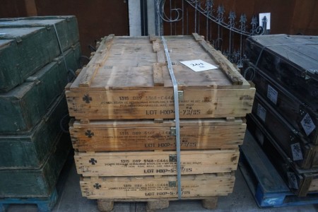 16 wooden ammunition boxes. L95 cm W 31 H 20 cm