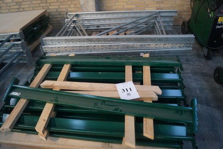 Pallet rack with 4 gables B 110 cm H 200 cm + 12 vans a 150 cm 2000 kg + 6 base plates