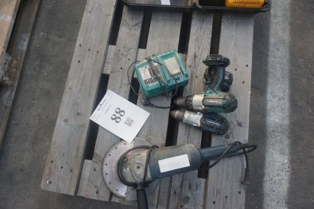 Bosch angle grinder + 2 Makita drills + charger and battery, tested and ok.