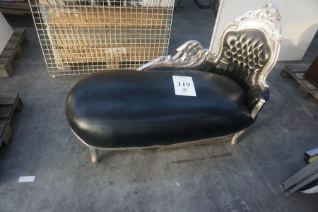 Sofa, L: 150 cm, B: 70 cm, H: 105 cm.