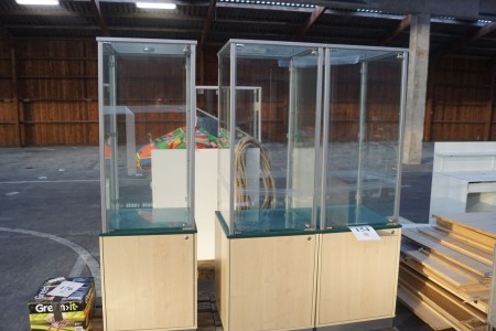 3 glass cabinets with light, b: 56cm, d: 56cm, h: 181cm, note no key included.