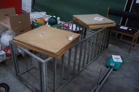Steel tray holder, h: 185cm, b: 65cm, d: 60cm.