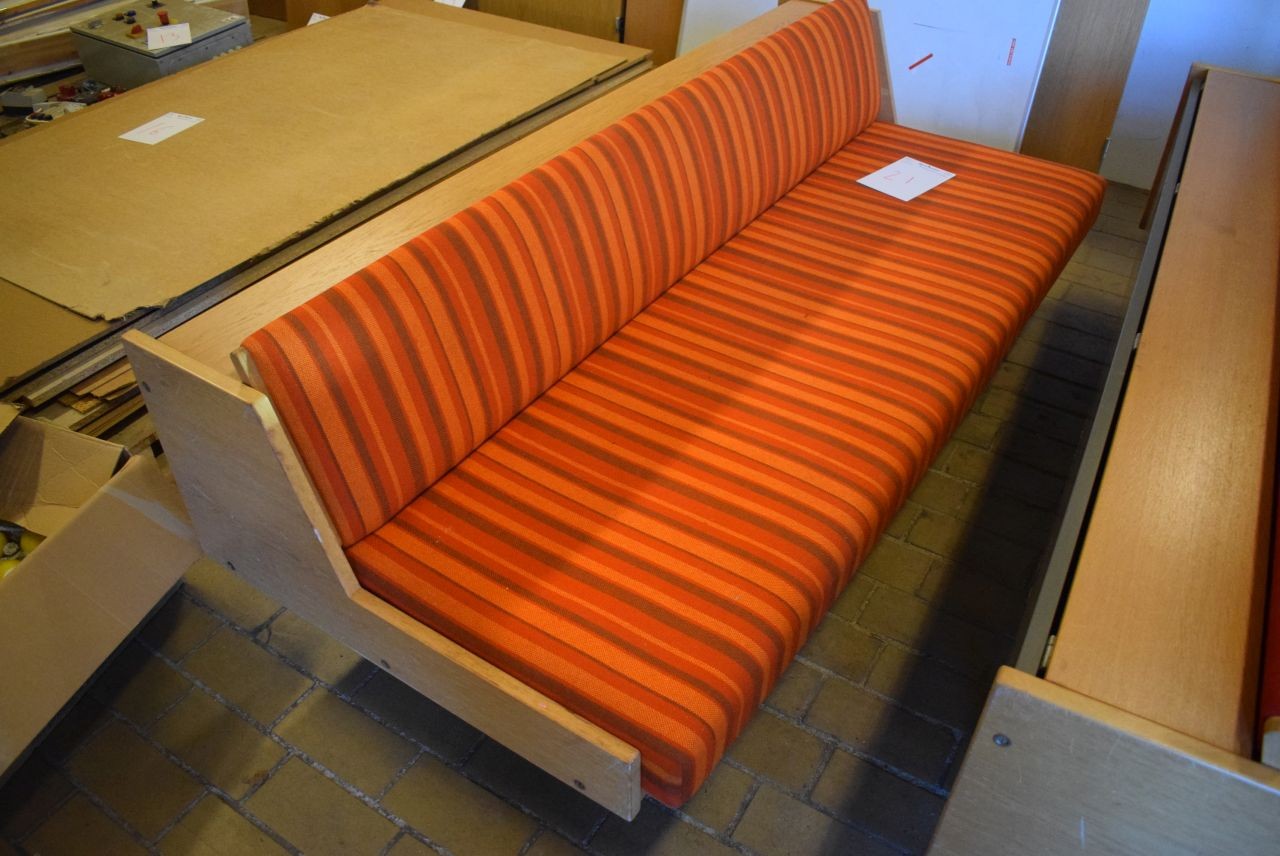 heltinde Centralisere Fundament Retro sofa bed 205.5x96x67.5 cm - KJ Auktion - Machine auctions