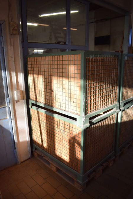 2 pcs. steel cages. 82 * 121 * 83.5 cm.
