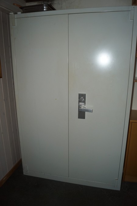 Safe 125x61x196 Door opening is 60 cm but when handle is removed the cabinet can come out.