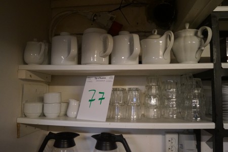 Various coffee cups + jugs.