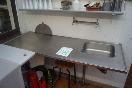 Væghængt rustfrit bord med vask 160x62 cm