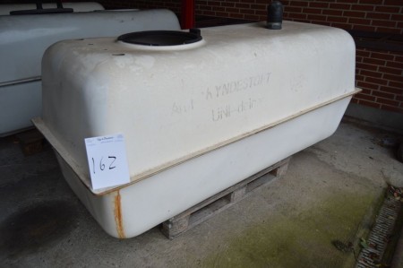 GLasfiber tank 1500 fra saltspreder, stand ukendt