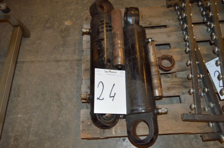 2pcs cylinders 125/70 x 300 compressive power 12tons at 100bar, used from wind turbine