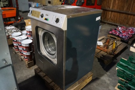 Waschmaschine, Marke Miele Professional 7,5 kg Kapazität.