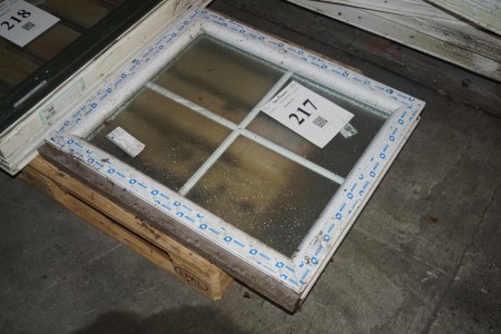 1 Stück Kunststofffenster b66 x h77