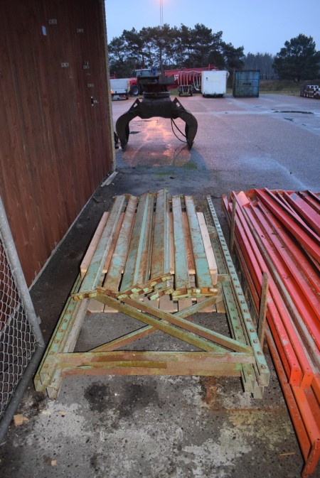 Pallet rack, 3 gables, 8 rails - H: 306cm D: 120cm W: 204cm.