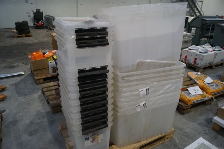 Various plastic boxes in different sizes. Low included.