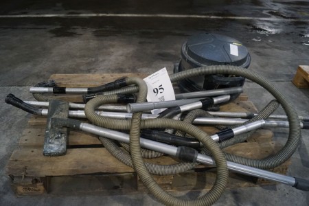 Nilfisk støvsuger, model: GD 930G m. ekstra slanger. Fra Dødsbo efter Hummel Gulvafslibning