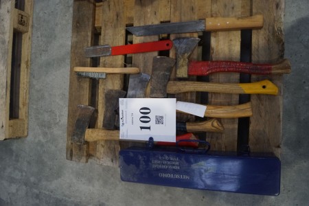 Various axes + complete pipe cutter set. From Death estate after Hummel Flooring