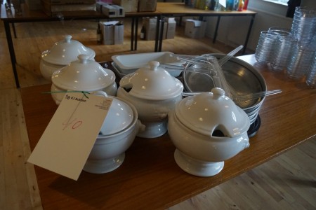 Parti á 5 stk serverings suppeskåle i keramik + 2 stk fade og forme.