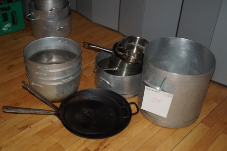 Lot pots 10 pieces including 4 without handles and 2 pans.
