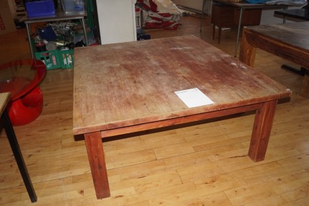 Coffee table 145x123x55 cm
