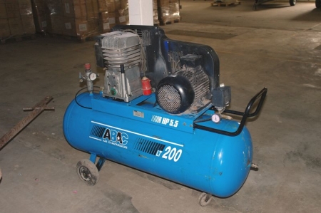 ABAC kompressor LT 200. HP: 5,5 model: B 59008-200 CT 5,5-400 årgang 2000