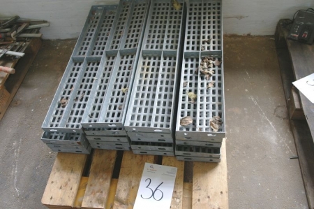 Pallet with steel steps (18)
