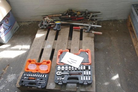 Pallet with clamps + 2 pcs. Socket Sets
