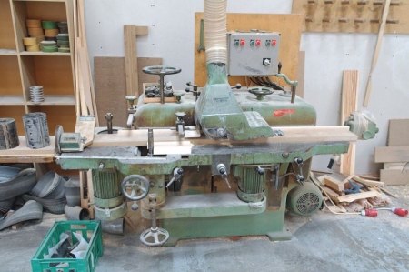 Moulding machine with Holzher forward motion. Various tools are included.