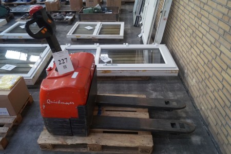 Electric pallet lifts, brand: Quickmover, works without a key.