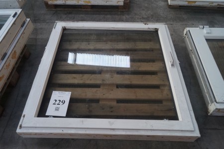 Plastik vindue med håndtag, 125x125cm.
