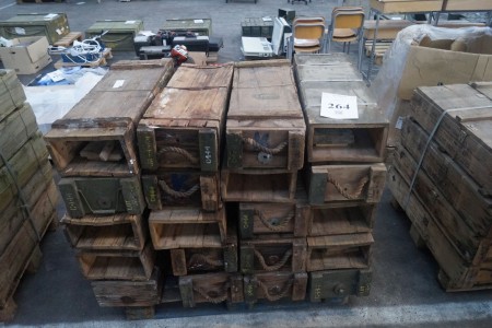 20 pieces of wooden ammunition boxes, some with American stamp, 93x31cm.