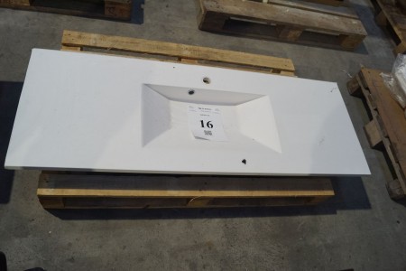 Waschplatte Beton, L: 141,5 cm, B: 51 cm.