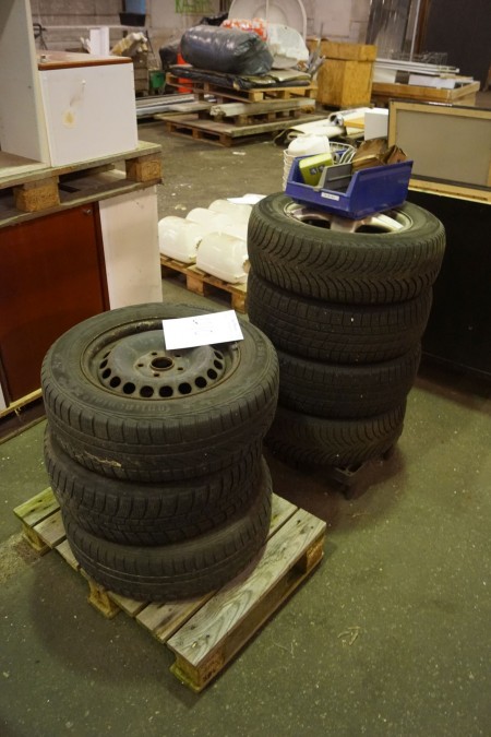 7 pcs. Tire. 4 pieces. alloy wheels + 3 pcs. steel wheels.