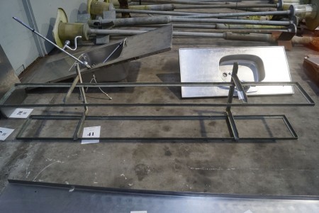 Aufhängung für Stahlregale, 260cmx42cm.