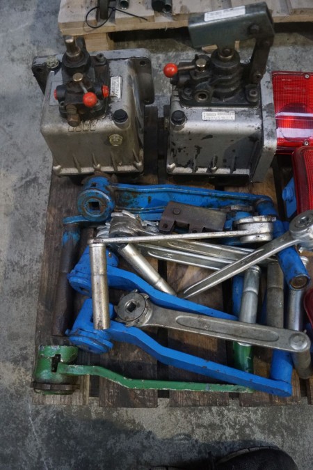 Hydraulic pump for container + handle etc.