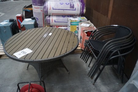 Garden table (diameter: 120cm). + 6 chairs.