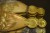 Putzdekoration mit Blattgold überzogen. Ca. 19 groß (L x B ca. 120 x 25 cm)
