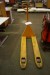 Pallet truck 2500 kg. Unable to lift or lower.