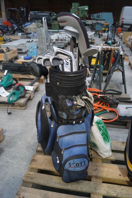 Golf Set, Brand: Wilson. With golf bag and balls
