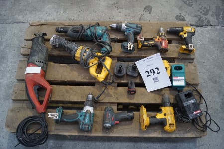 Various power tools with battery. Condition: unknown.