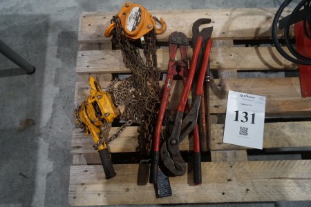2 Hebezeuge (0,5 + 0,8 Tonnen - eine Kette und ein Zug) + Werkzeug