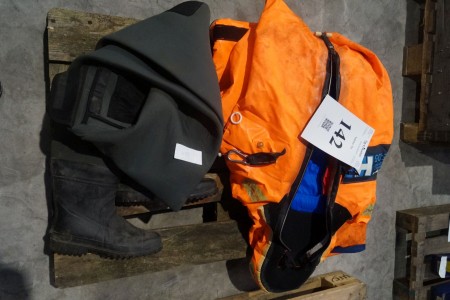 Survival suit + thermal waders, size 44/45