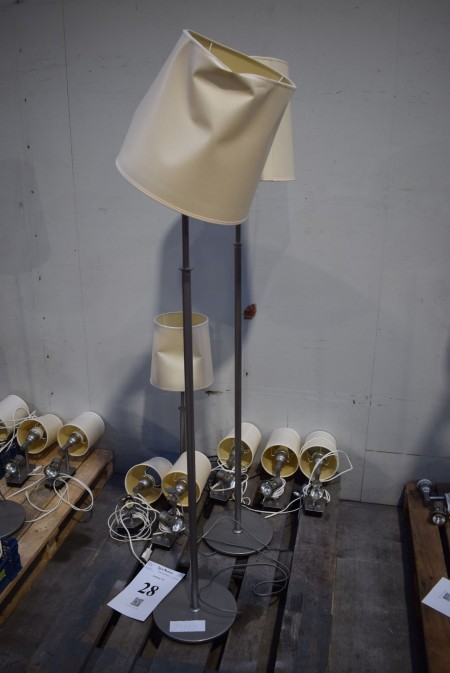 3 stk. stander lamper + 5 stk. vægophængt lamper.