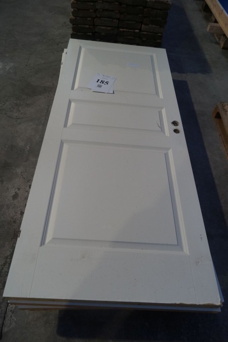 4 wooden doors, without handles. 204 cm x 82.5 cm