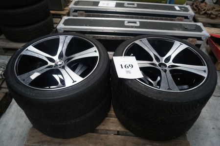 4 alloy wheels with tires 20 ". 245 / 40R20. Suitable for BMW.