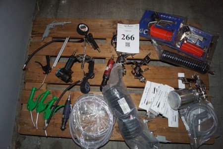 Various air tools + extension cables + air syringes etc.