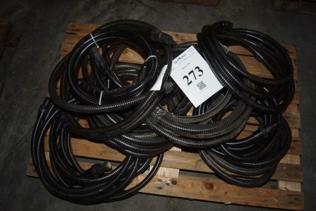 8 flexible hoses.