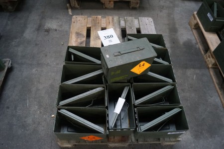 12 stk ammunitionskasser i metal, med låg. 15x30x18cm.