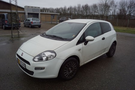 Fiat Punto 1.3 Mjt 85 Box. Registration certificate: AA23245. First Registration Date: 03-09-2012. Next sight: 11 / 9-20. From bankruptcy estate