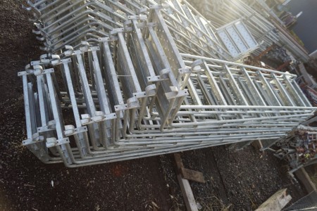Los galvanisierte Leitern für Baugerüste. 11 Stück bei 220x48 cm.
