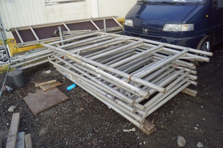 Scaffolding parts. 11 ladders at 130x265 cm. + braces 18 pcs. at 300 cm. + 5 wheels. + 1 bridge in alu 300 * 55 cm